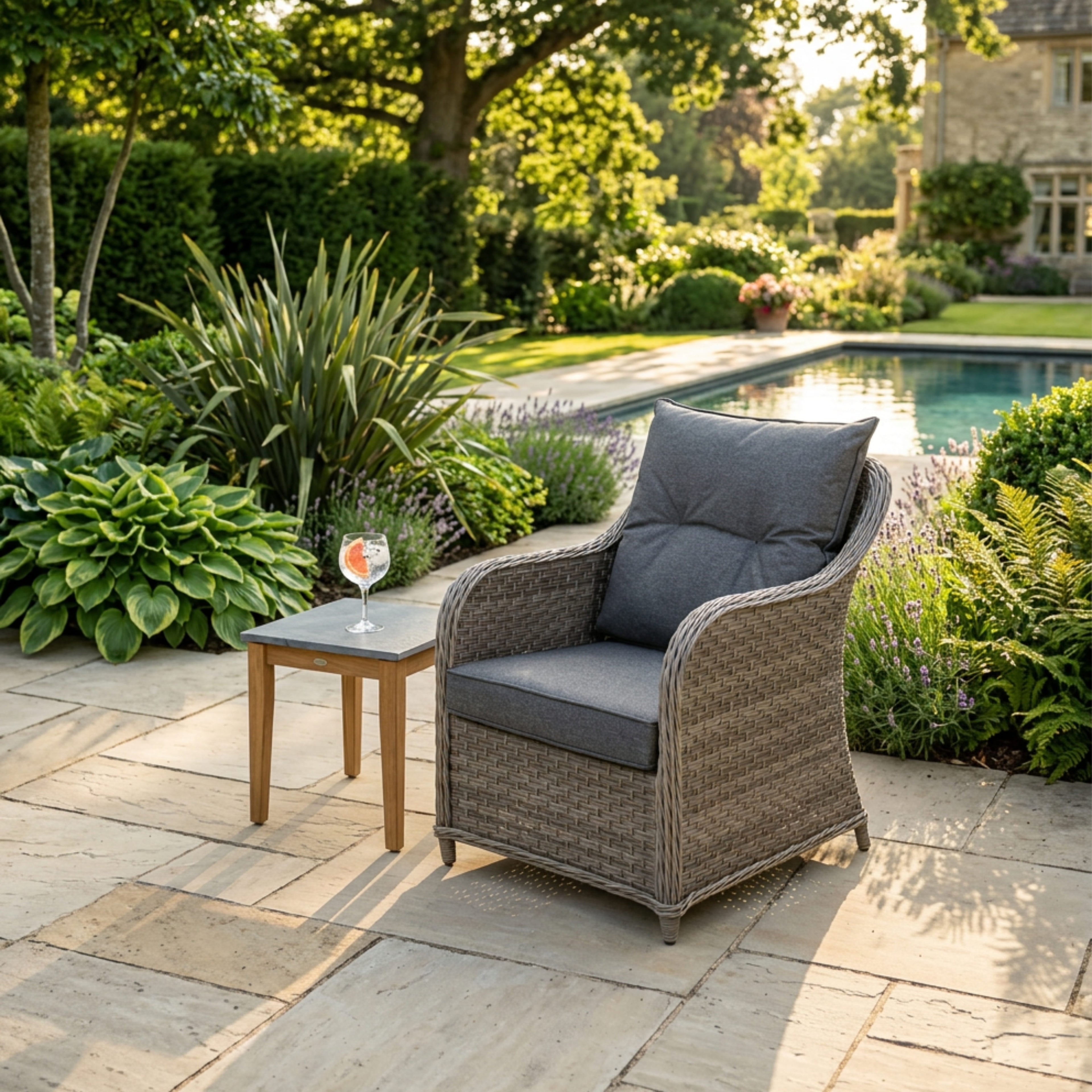 Varoon 2 Chair Lounge Bistro Set with Side Table